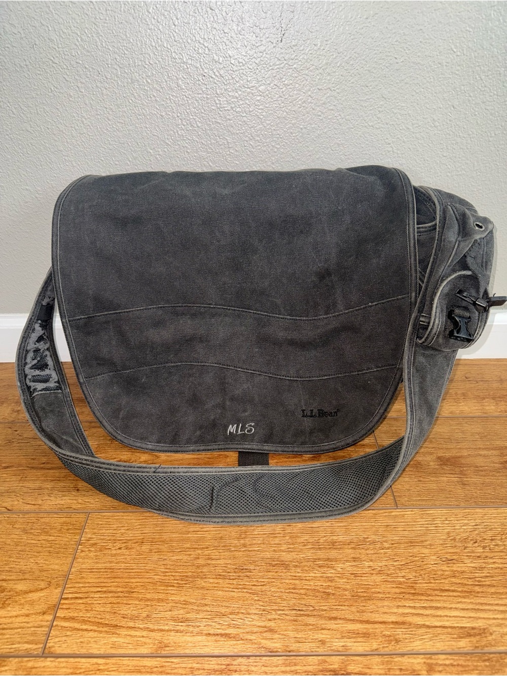 LL Bean Heavy Canvas tote Bag Pockets zip And Clip Close